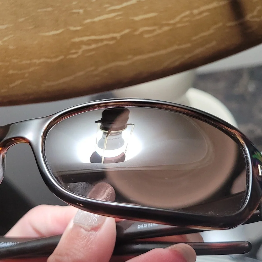 DOLCE AND GABBANA SUNGLASS UNISEX WITH CASE AND CLOTH - Picture 7 of 8